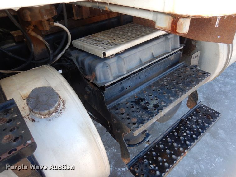 image for item KU9834 2007 International 8600  box truck