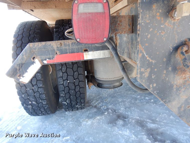 image for item KU9834 2007 International 8600  box truck