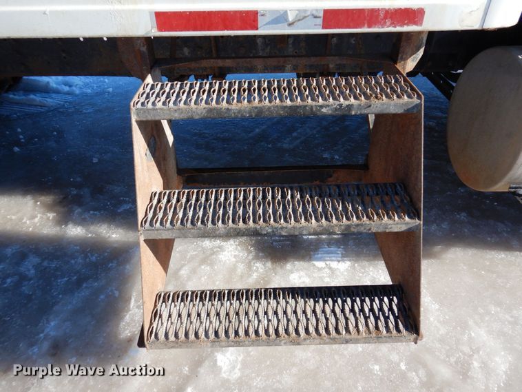 image for item KU9834 2007 International 8600  box truck