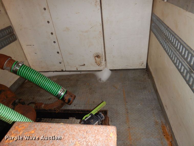 image for item KU9834 2007 International 8600  box truck