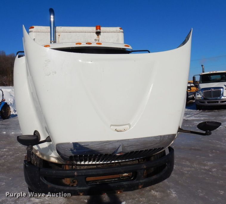 image for item KU9834 2007 International 8600  box truck