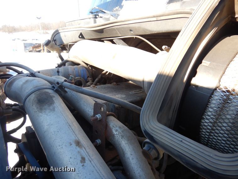 image for item KU9834 2007 International 8600  box truck