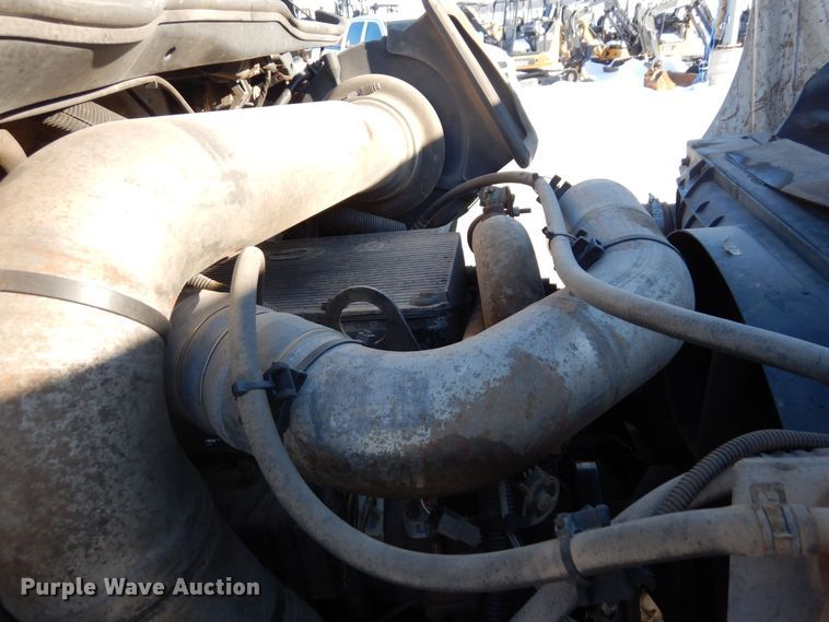 image for item KU9834 2007 International 8600  box truck