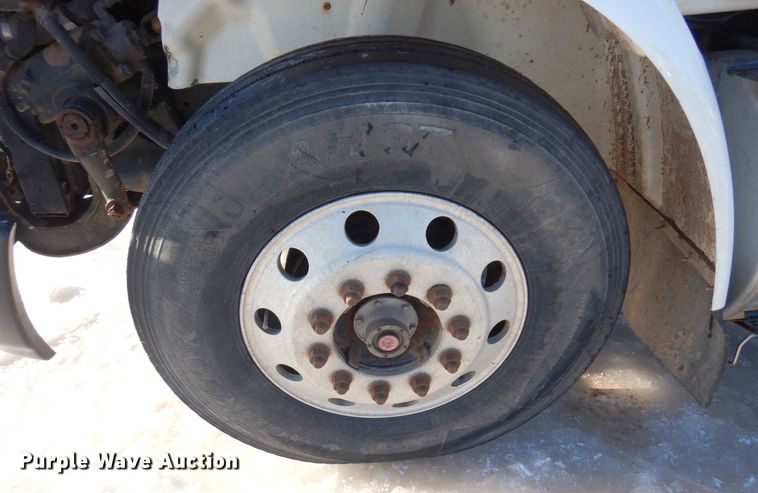 image for item KU9834 2007 International 8600  box truck