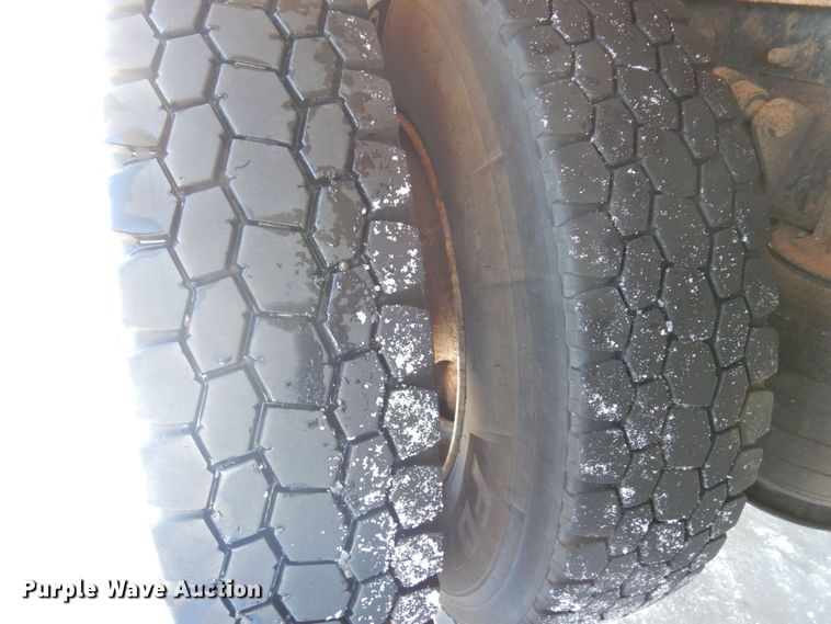 image for item KU9834 2007 International 8600  box truck