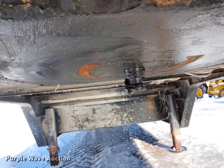 image for item KU9836 1995 Trail King  flatbed trailer