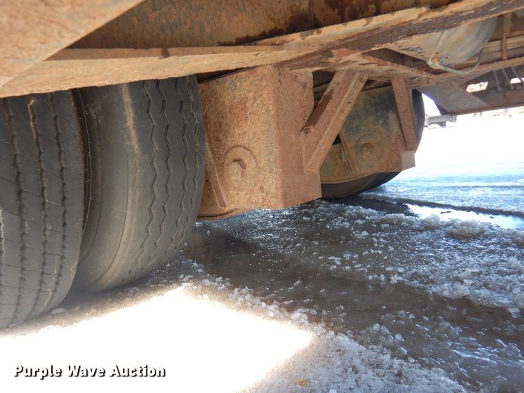 image for item KU9839 1991 Trail King TK70HT-462  drop deck equipment trailer