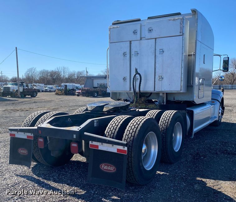 image for item KW9002 2014 Peterbilt 386  semi truck
