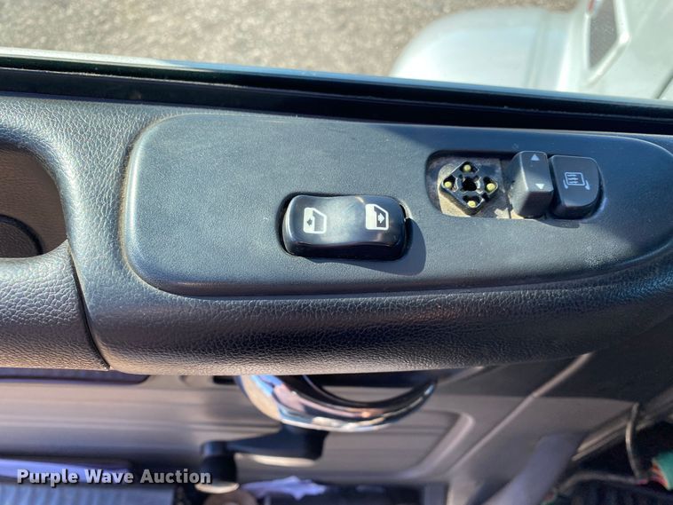 image for item KW9002 2014 Peterbilt 386  semi truck