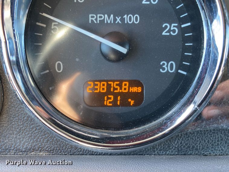 image for item KW9002 2014 Peterbilt 386  semi truck