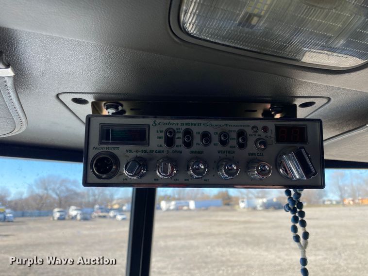 image for item KW9002 2014 Peterbilt 386  semi truck