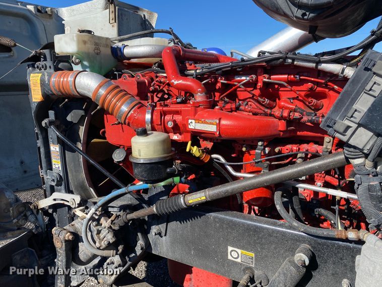 image for item KW9002 2014 Peterbilt 386  semi truck