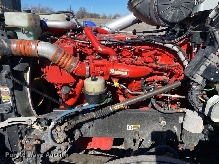 image for item KW9002 2014 Peterbilt 386  semi truck