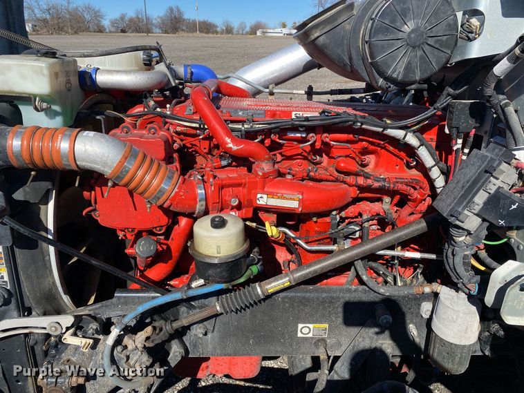 image for item KW9002 2014 Peterbilt 386  semi truck