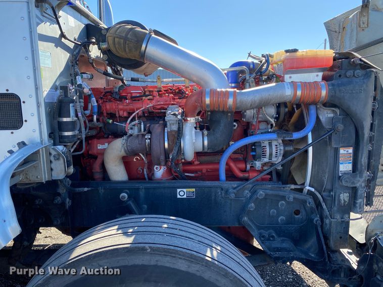 image for item KW9002 2014 Peterbilt 386  semi truck