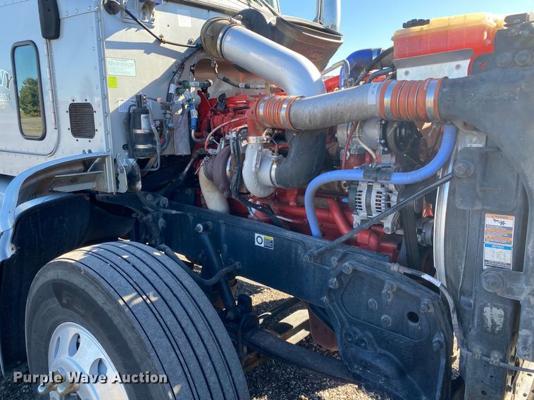 image for item KW9002 2014 Peterbilt 386  semi truck