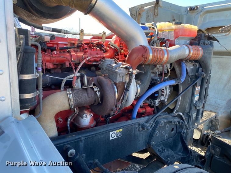 image for item KW9002 2014 Peterbilt 386  semi truck