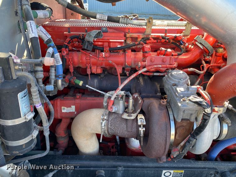 image for item KW9002 2014 Peterbilt 386  semi truck