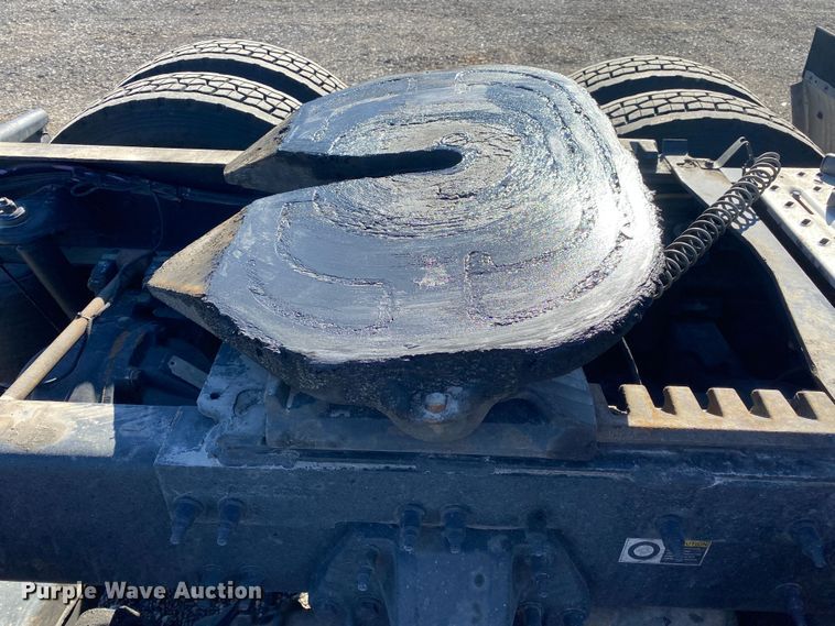 image for item KW9002 2014 Peterbilt 386  semi truck