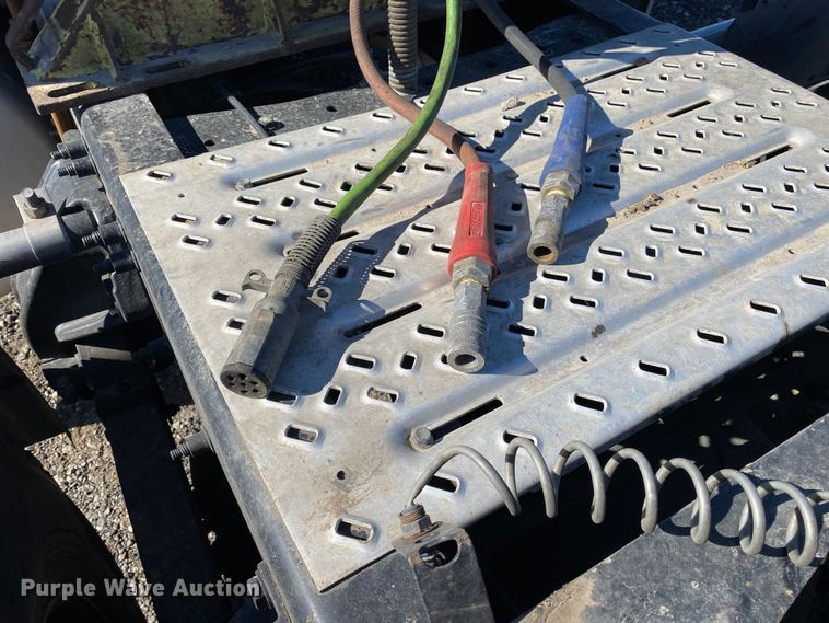 image for item KW9002 2014 Peterbilt 386  semi truck