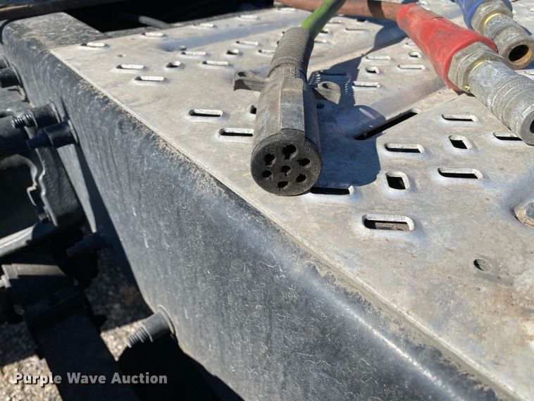 image for item KW9002 2014 Peterbilt 386  semi truck