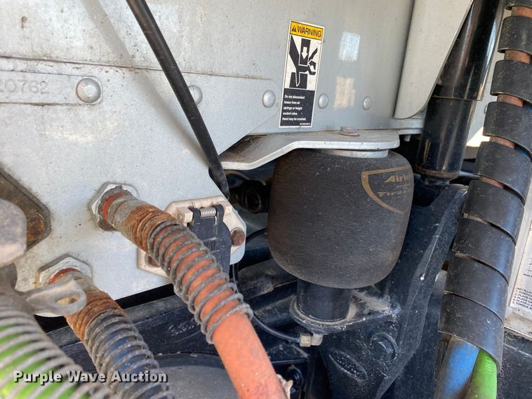 image for item KW9002 2014 Peterbilt 386  semi truck