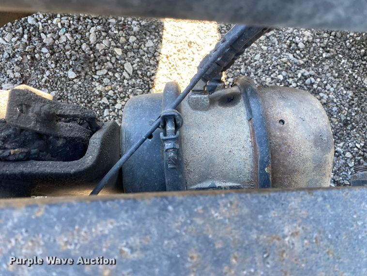 image for item KW9002 2014 Peterbilt 386  semi truck