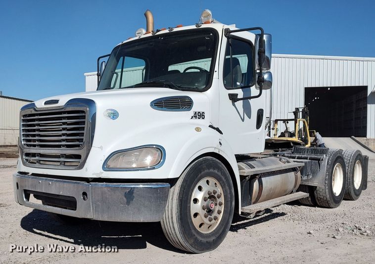 image for item LF9540 2013 Freightliner Business Class M2  semi truck