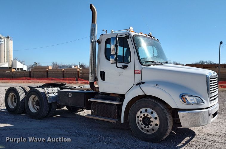 image for item LF9540 2013 Freightliner Business Class M2  semi truck