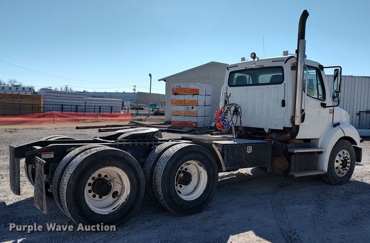 image for item LF9540 2013 Freightliner Business Class M2  semi truck