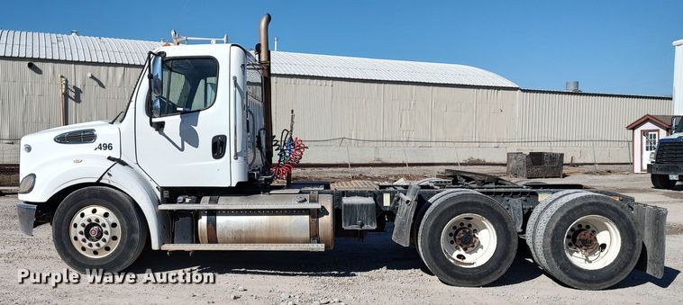 image for item LF9540 2013 Freightliner Business Class M2  semi truck