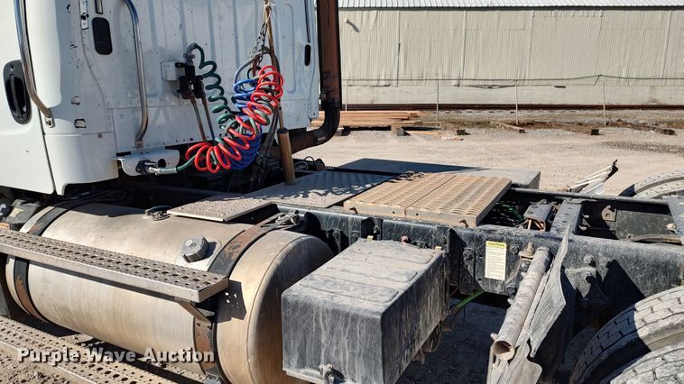 image for item LF9540 2013 Freightliner Business Class M2  semi truck