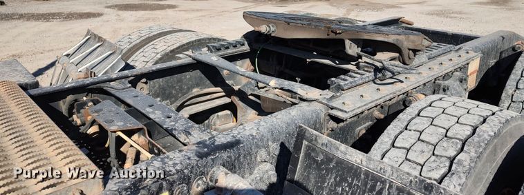 image for item LF9540 2013 Freightliner Business Class M2  semi truck