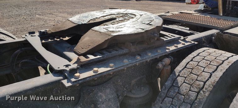 image for item LF9540 2013 Freightliner Business Class M2  semi truck