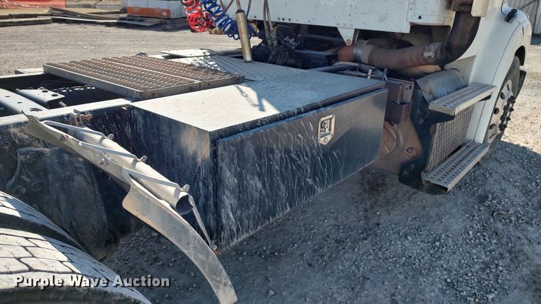 image for item LF9540 2013 Freightliner Business Class M2  semi truck