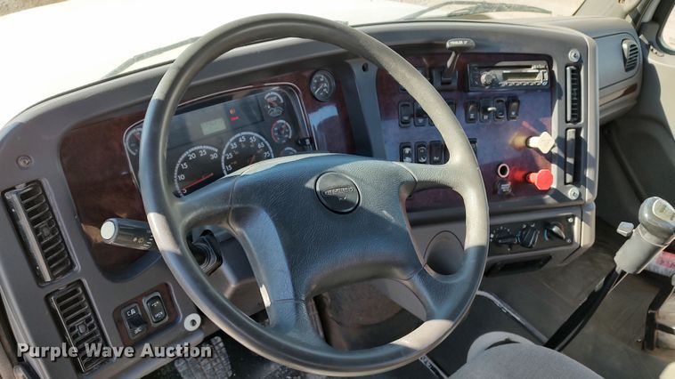 image for item LF9540 2013 Freightliner Business Class M2  semi truck