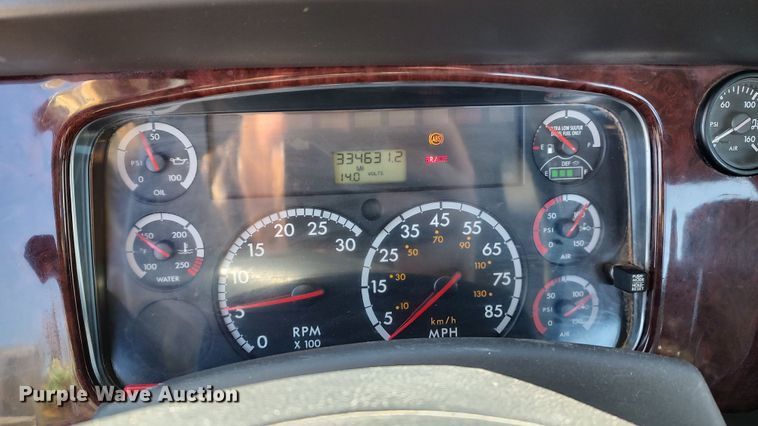 image for item LF9540 2013 Freightliner Business Class M2  semi truck