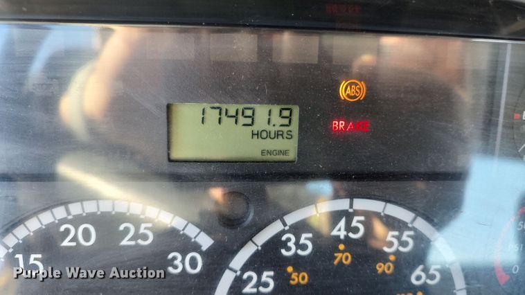 image for item LF9540 2013 Freightliner Business Class M2  semi truck