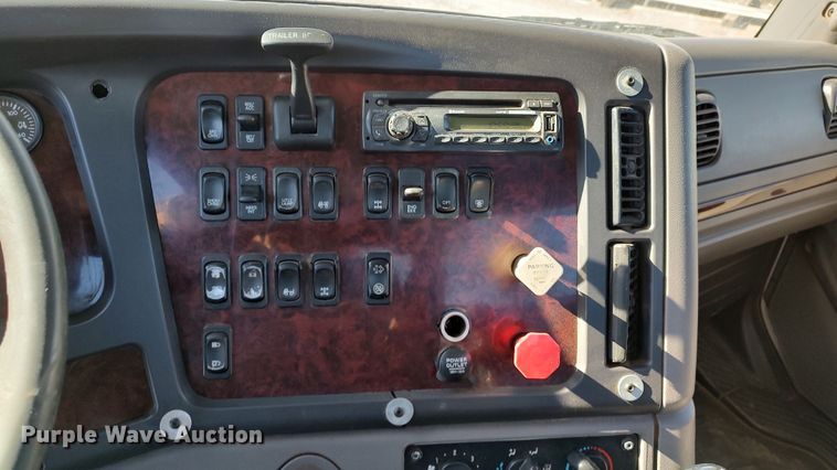 image for item LF9540 2013 Freightliner Business Class M2  semi truck