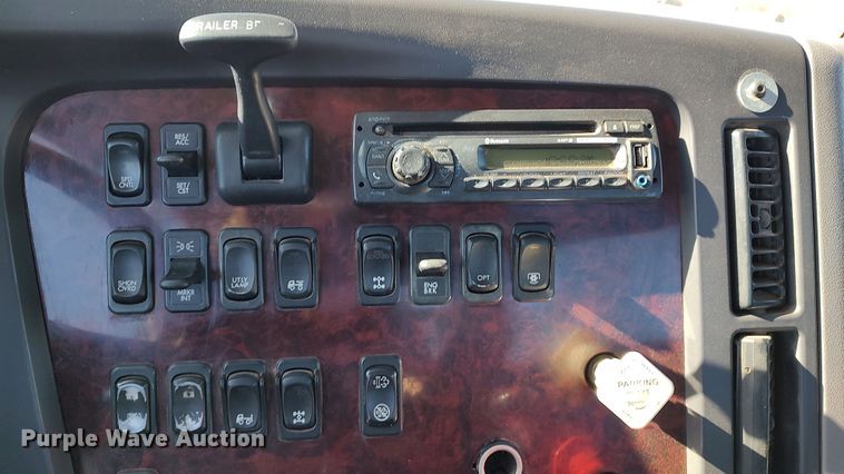 image for item LF9540 2013 Freightliner Business Class M2  semi truck