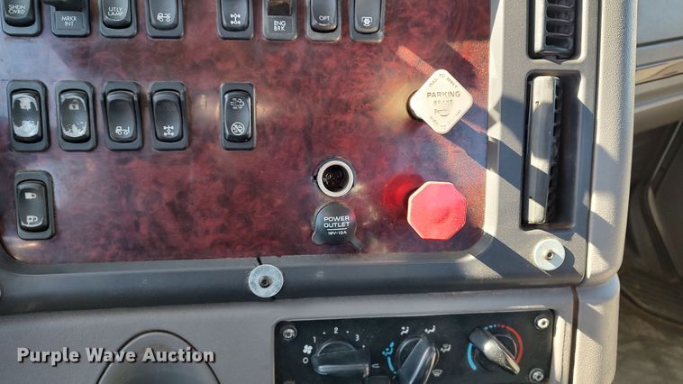 image for item LF9540 2013 Freightliner Business Class M2  semi truck