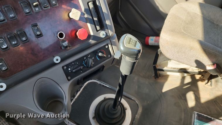 image for item LF9540 2013 Freightliner Business Class M2  semi truck