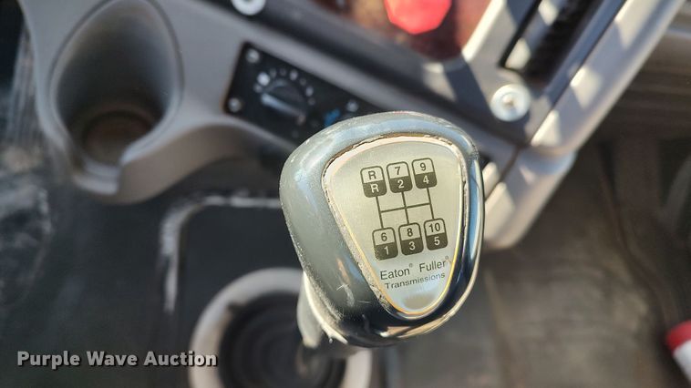 image for item LF9540 2013 Freightliner Business Class M2  semi truck