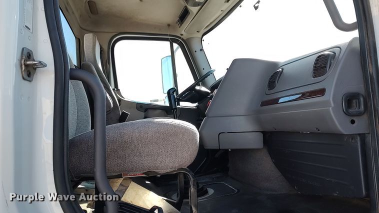 image for item LF9540 2013 Freightliner Business Class M2  semi truck