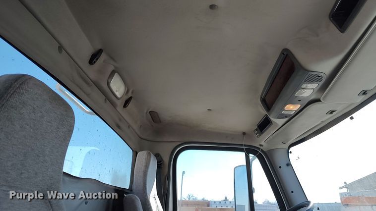 image for item LF9540 2013 Freightliner Business Class M2  semi truck