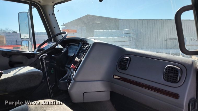 image for item LF9540 2013 Freightliner Business Class M2  semi truck