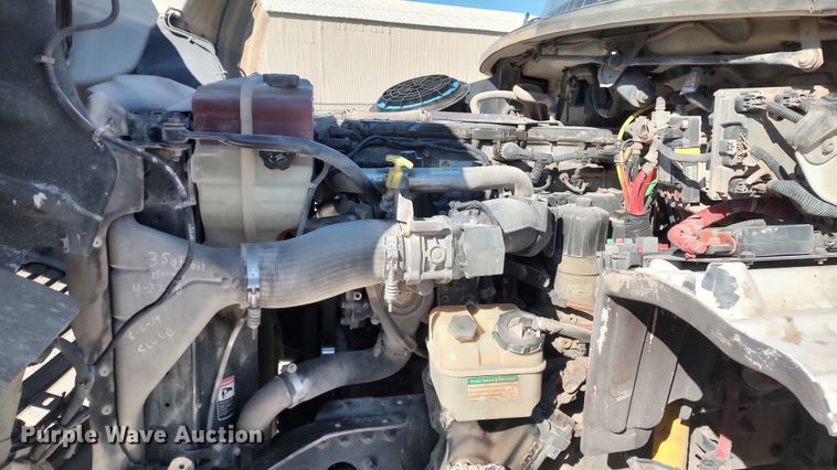 image for item LF9540 2013 Freightliner Business Class M2  semi truck