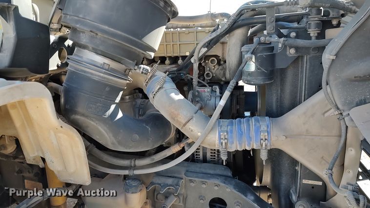 image for item LF9540 2013 Freightliner Business Class M2  semi truck