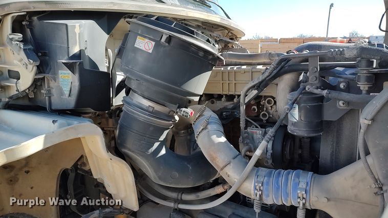 image for item LF9540 2013 Freightliner Business Class M2  semi truck