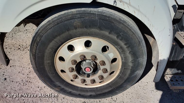 image for item LF9540 2013 Freightliner Business Class M2  semi truck